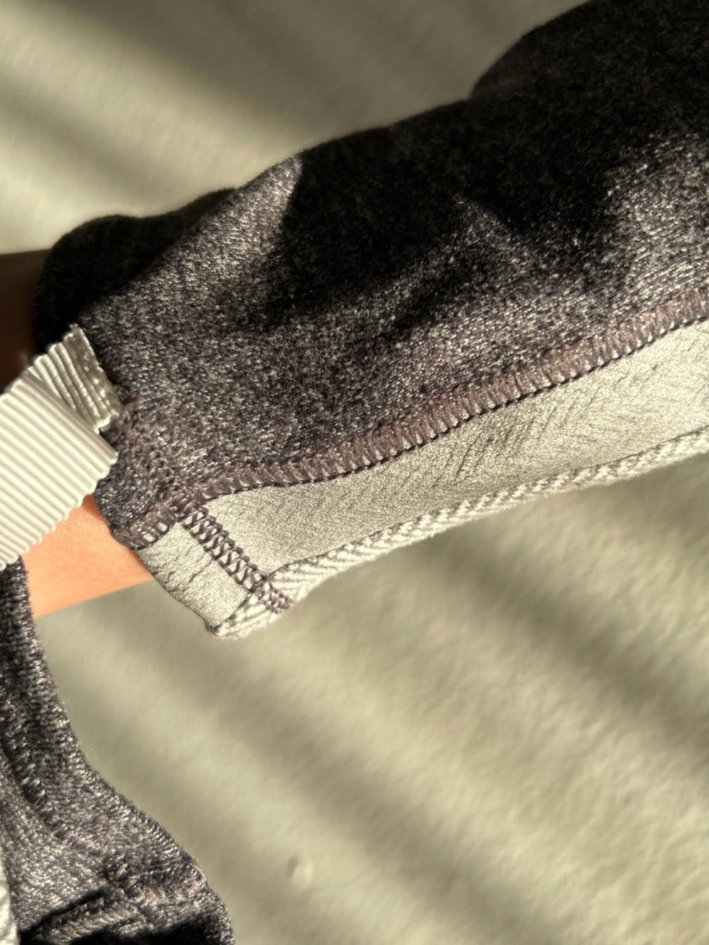 Lululemon Run With Me Gloves in Heathered Herringbone White Slate. - Picture 6 of 12